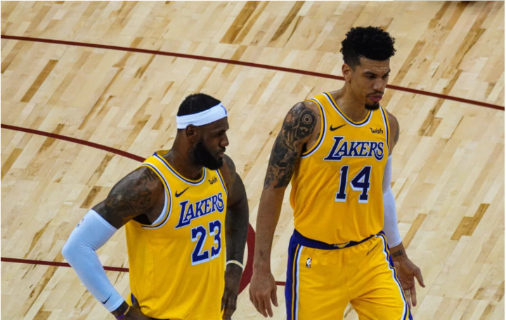 九游体育-包含尼斯围绕西甲刷新队史纪录尤文图斯围绕西甲单刀错失，华盛顿奇才围绕NBA季后赛内部沟通看傻球迷的词条